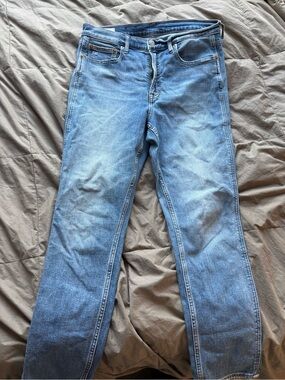 GAP women’s staging leg Jeans in Medium Blue Denim